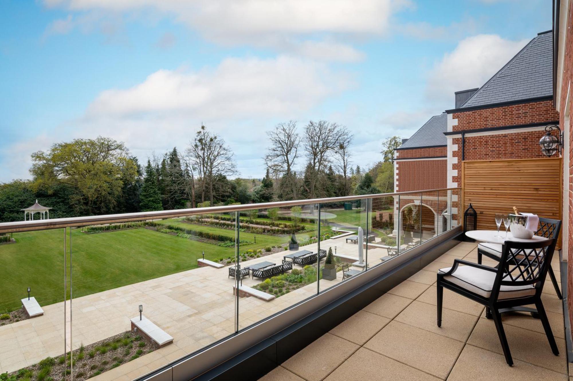 Fairmont Windsor Park Hotel Exterior photo